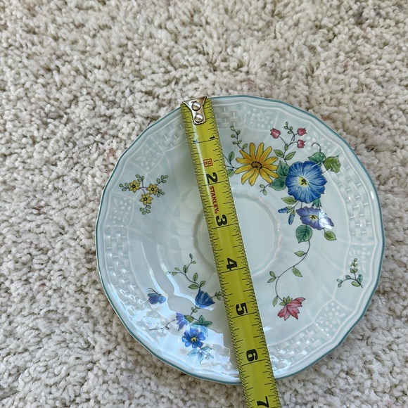 MIKASA Antique Green Victoria D3401 Made in Japan Floral Tea Cup and Saucer - Picture 10 of 11